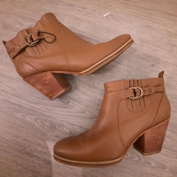 Rachel Comey Hitch Chelsea Boot - Picture 2 of 3